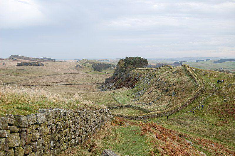 potret Tembok Hadrian (commons.wikimedia.org/Steven Fruitsmaak)