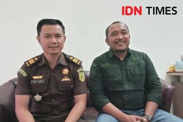 Foto Kasi Pidsus Kejari Bima, Catur Hidayat (kanan) dan Kasi Intelijen, Deby F Fauzi (IDN Times/Juliadin)