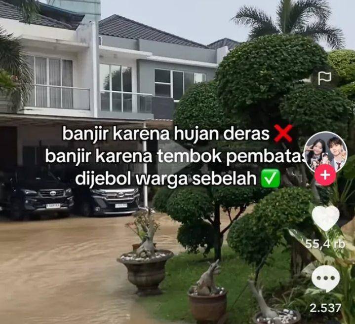 meme banjir (instagram.com/pulaumeme.id)