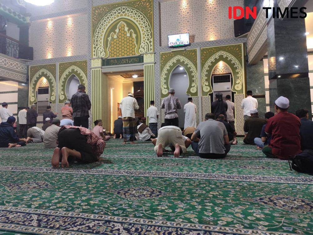 Suasana di dalam Masjid Ad-Du'a Bandar Lampung. (IDN Times/Muhaimin)