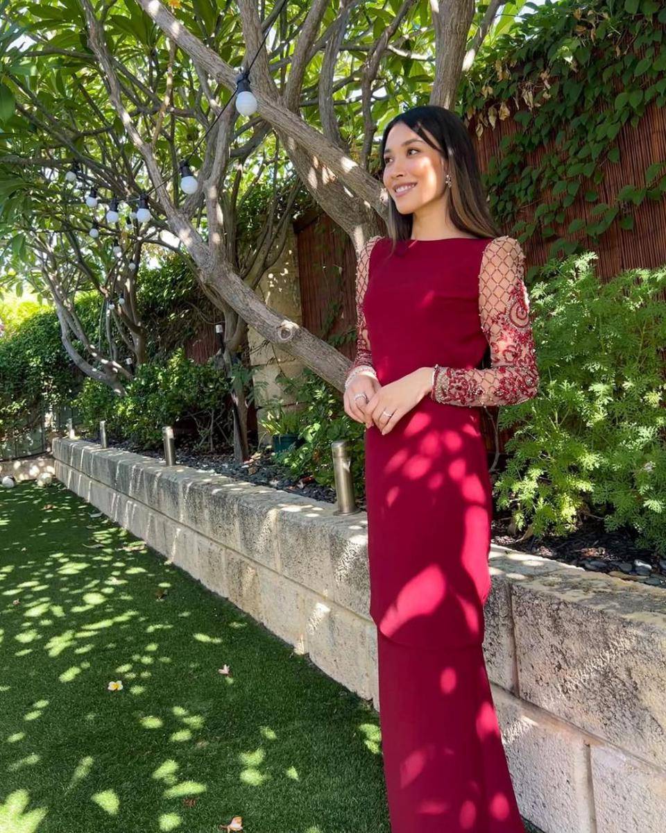 potret inspirasi dress pesta warna gelap ala Zahirah Macwilson (instagram.com/zahirahmacwilson)