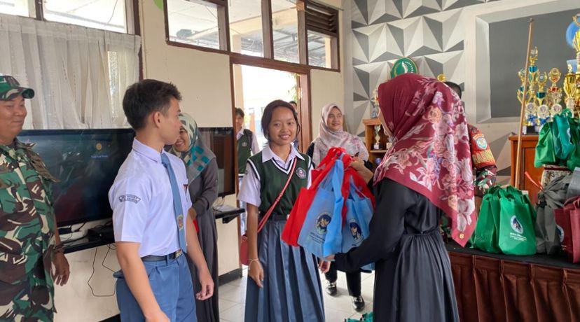 Siswa sampai Ibu Hamil di Sukabumi dapat Kurma di Menu MBG Ramadan
