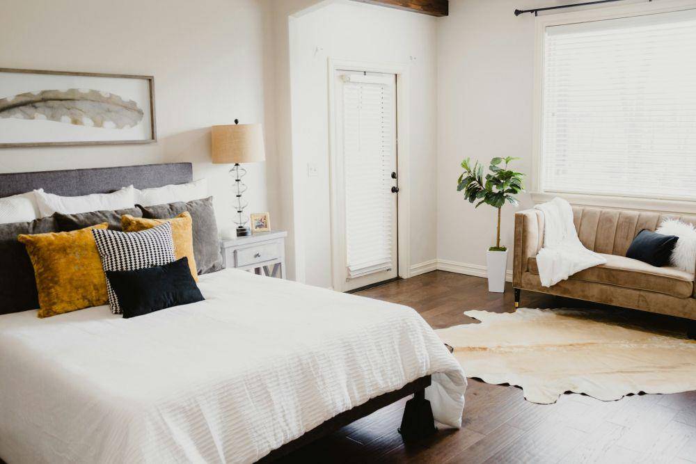 Ilustrasi kasur di hotel (unsplash.com/Isaac Martin)