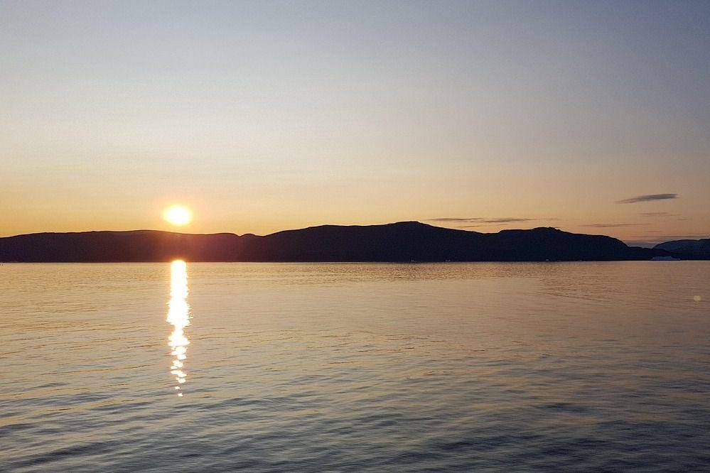 midnight sun (pixabay.com/highflyer100)