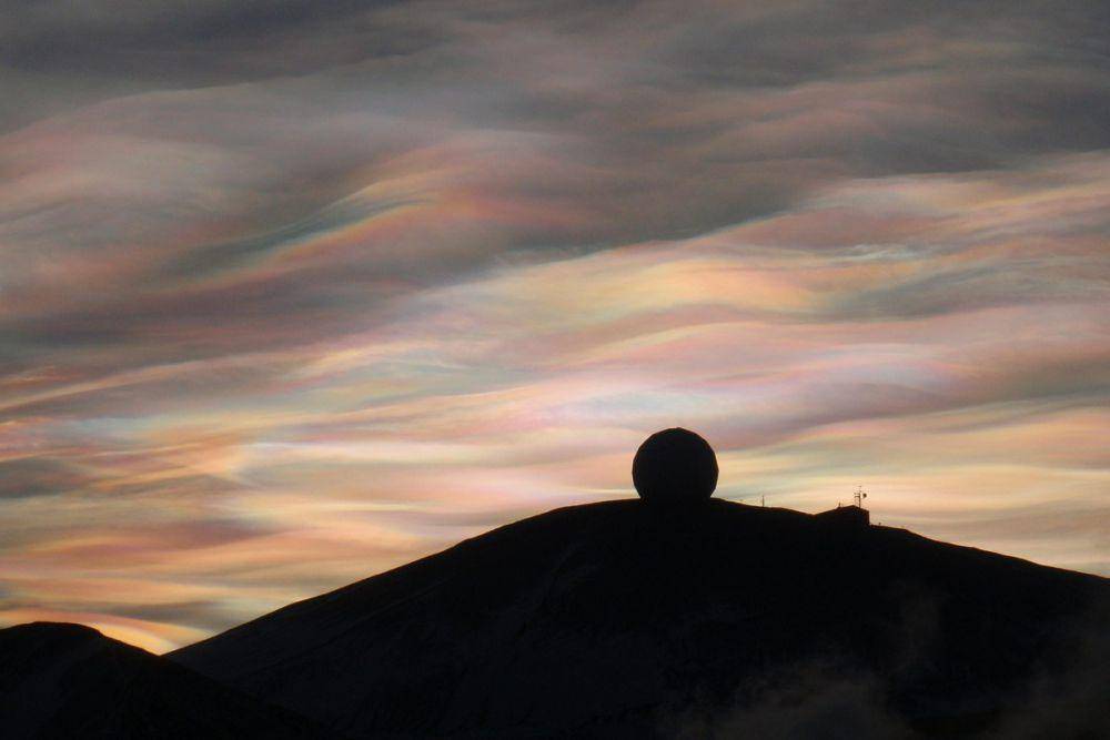 awan nacreous (pixabay.com/PublicDomainPictures)