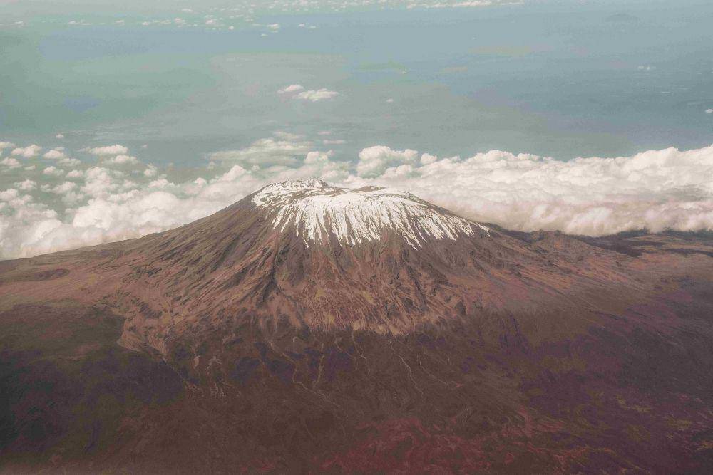 Puncak Kilimanjaro, Tanzania (pexels.com/Joseph Ruwa)