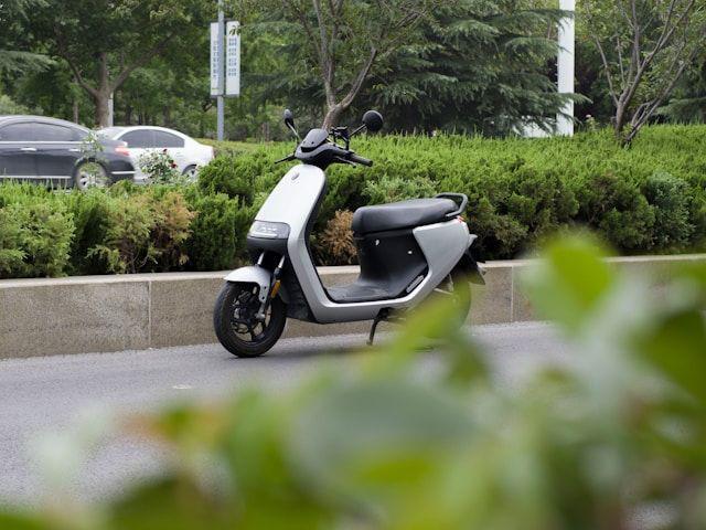 ilustrasi motor listrik (unsplash/safari cheung)