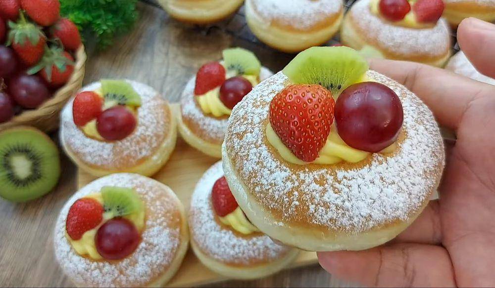 ilustrasi donat vla buah (YouTube.com/Resep Abi)