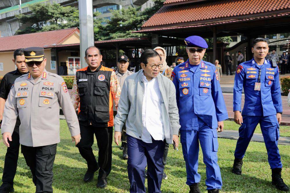 Gubernur DKI Jakarta Pramono Anung meninjau kondisi Jakarta dan sekitarnya pascabanjir melalui jalur udara. (dok. Humas Pemprov DKI Jakarta)