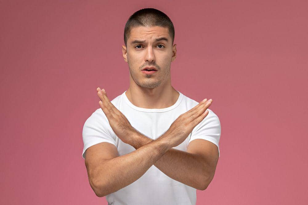 ilustrasi pria yang telah berhenti PMO (freepik.com/KamranAydinov)