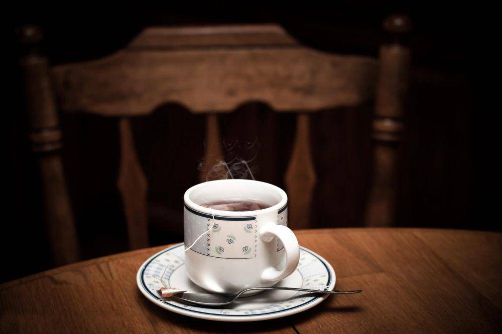 Sumber Gambar: https://pixabay.com/id/photos/teh-panas-cangkir-minum-1090672/