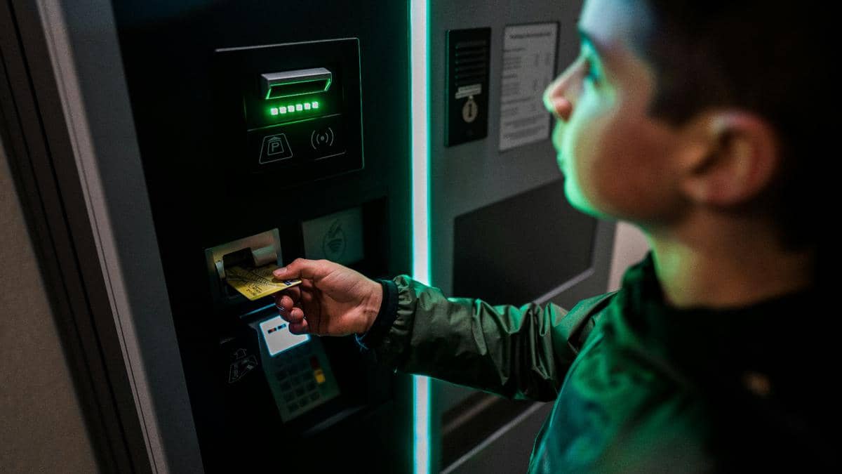 Cara Setor Tunai di ATM BRI Tanpa Kartu, Praktis Banget!