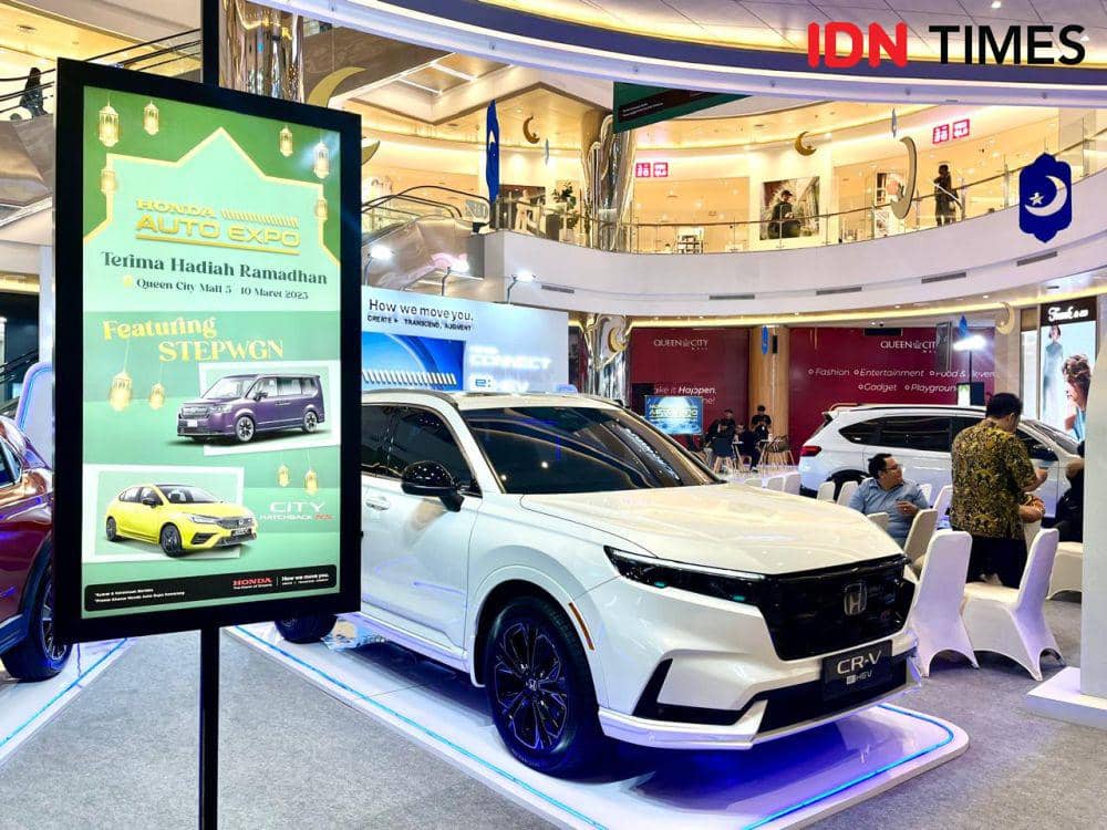Honda Semarang Center menawarkan berbagai program penjualan senilai total ratusan juta rupiah, khusus selama Honda Auto Expo berlangsung di Queen City Mal Semarang, 5-10 Maret 2025. (IDN Times/Anggun Puspitoningrum)