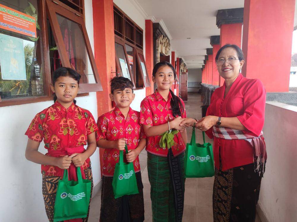 Siswa muslim di SDN 2 Bantas Selemadeg Timur tetap menerima MBG (Dok.IDNTimes/Istimewa)