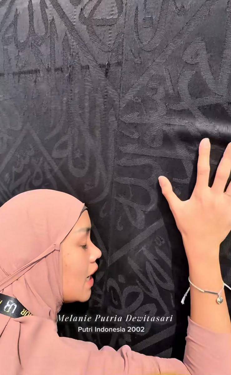 Melanie Putria umrah saat Ramadan (instagram.com/haastour)