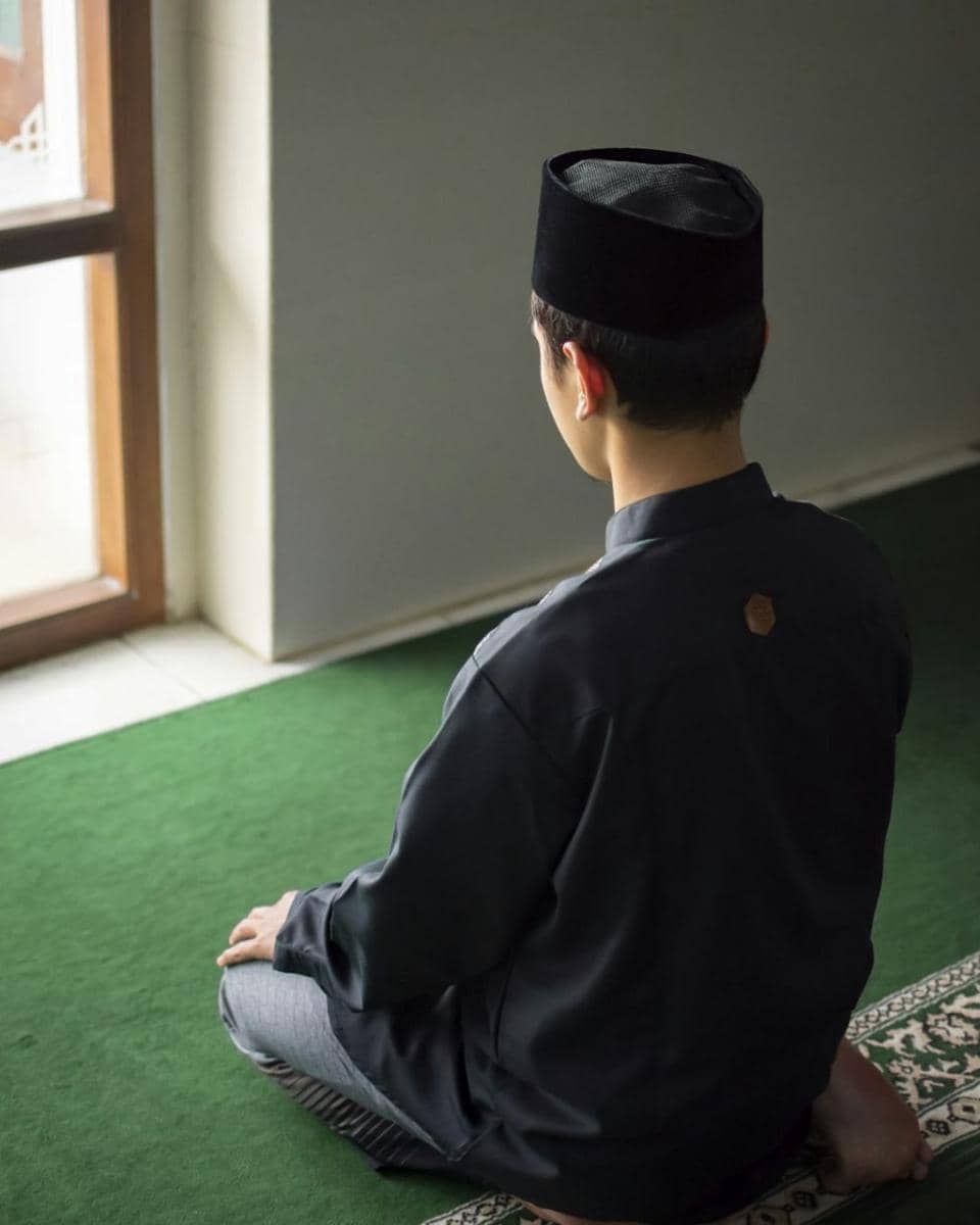 ilustrasi salat (unsplash.com/Masjid Pogung Dalangan)