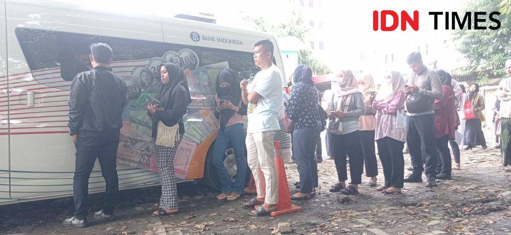 Layanan kas keliling tukar uang oleh BI Sumsel (IDN Times/Feny Maulia Agustin)