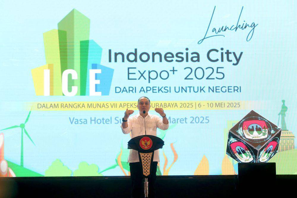 Eri Cahyadi dalam peluncuran Munas APEKSI ke VII dan ICE, Kamis (6/3/2025). (Dok. Diskominfo Kota Surabaya)