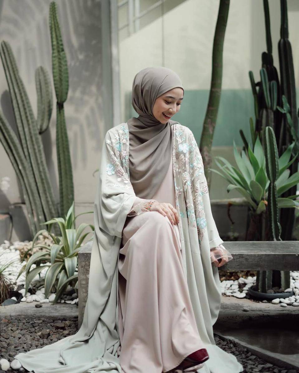 referensi gaya layering ala Ansellma Putri (instagram.com/ansellmaputri)