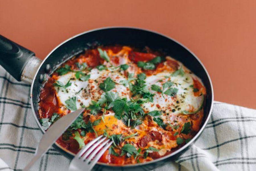 telur ceplok sambal terasi (pexels.com/Nataliya Vaitkevich)