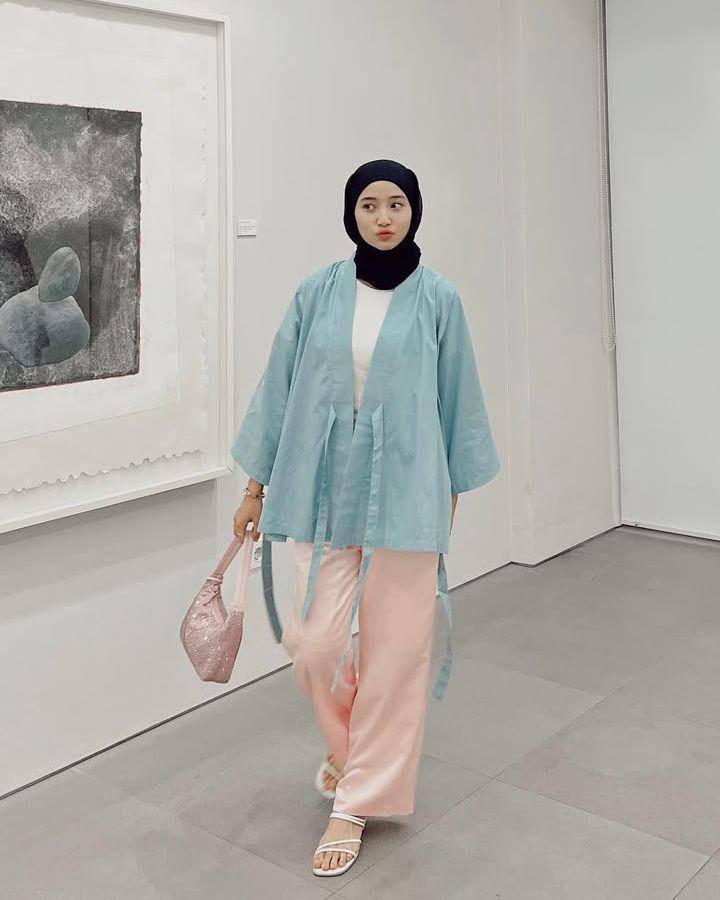 referensi gaya layering ala Ansellma Putri (instagram.com/ansellmaputri)