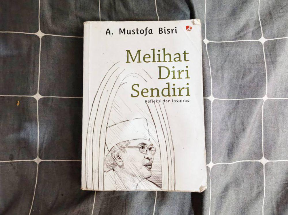 10 Kutipan Inspiratif Buku Melihat Diri Sendiri Karya Gus Mus
