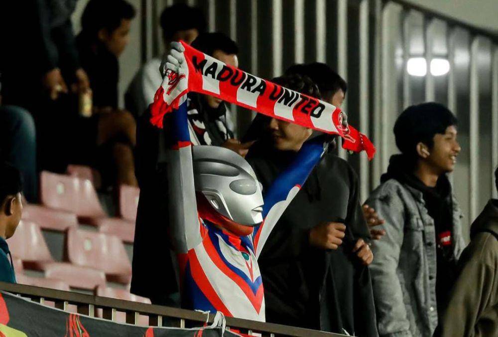 Sejumlah kelompok suporter klub Indonesia bersatu dukung Madura United. (Instagram/@maduraunited.fc).