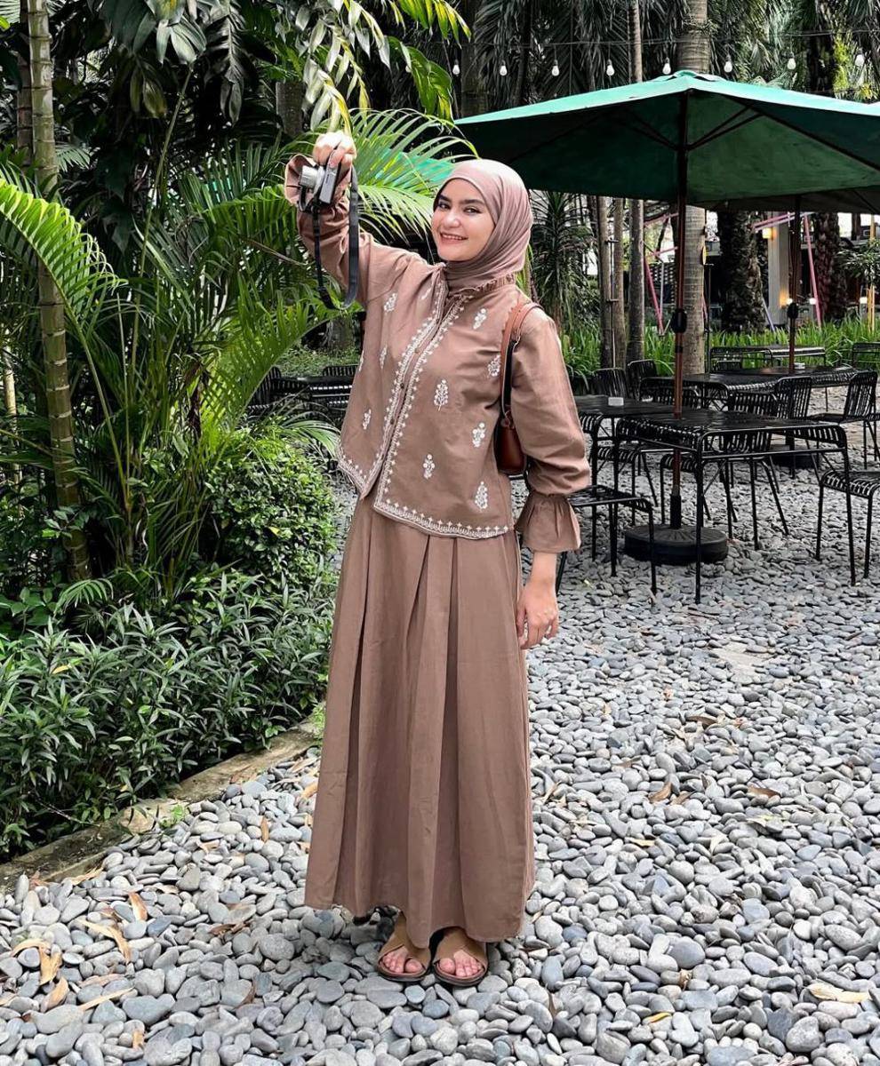 Inspirasi OOTD ala Helwa Bashel (instagram.com/helwabasheel)