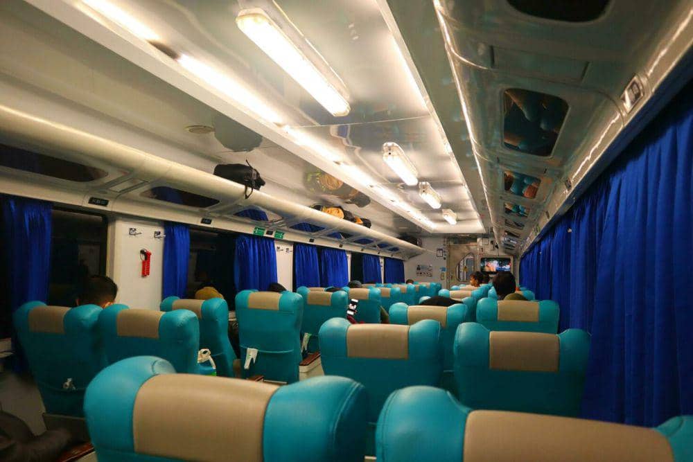 Cara Memilih Tempat Duduk Paling Aman di Kereta Api | IDN Times