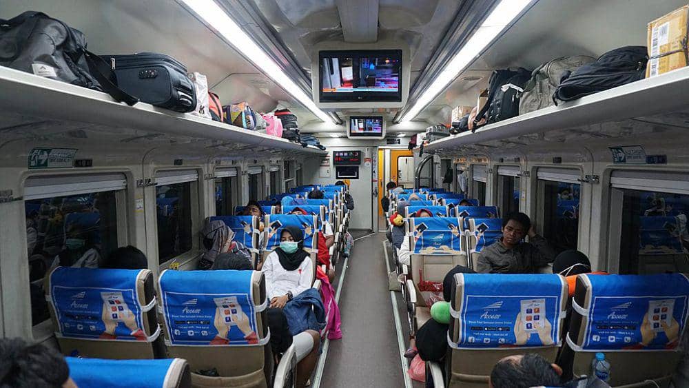 Aman Pyari Api Cara Memilih Tempat Duduk Paling Aman di Kereta Api | IDN Times