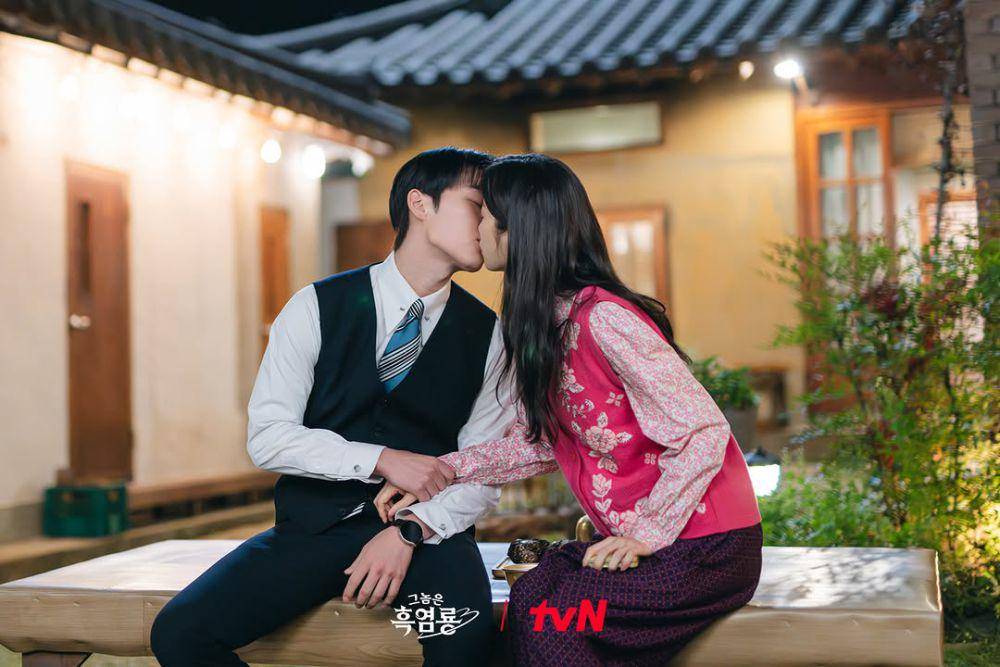 still cut drama Korea My Dearest Nemesis (instagram.com/tvn_drama)