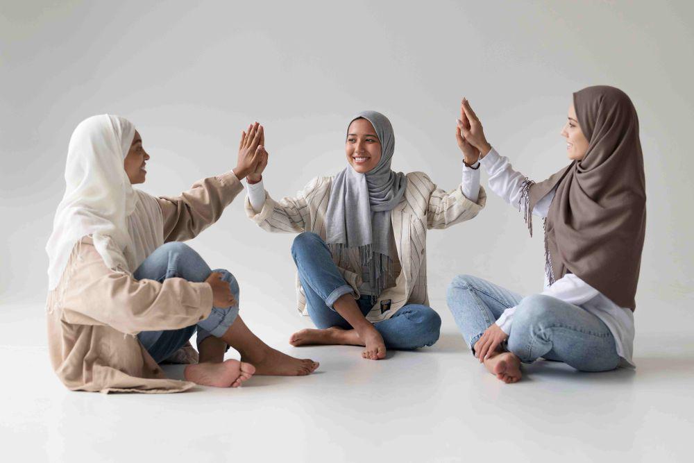 7 Pilihan Warna Hijab untuk Tipe Kulit Warm Undertone di Hari Lebaran