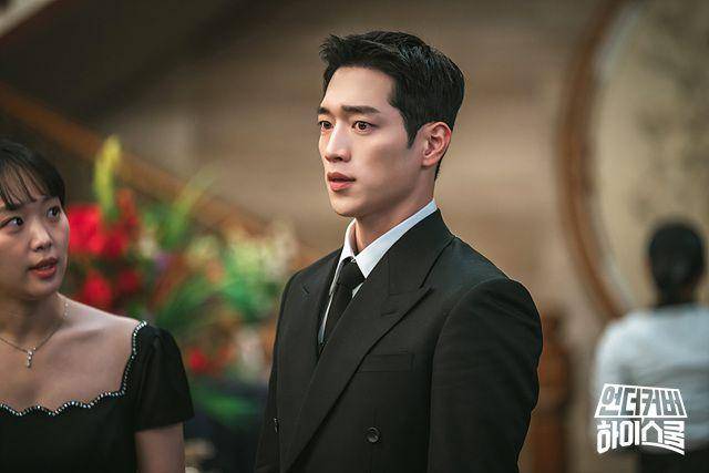 Jin Ki Joo dan Seo Kang Joon di Undercover High School (dok. MBC/Undercover High School)
