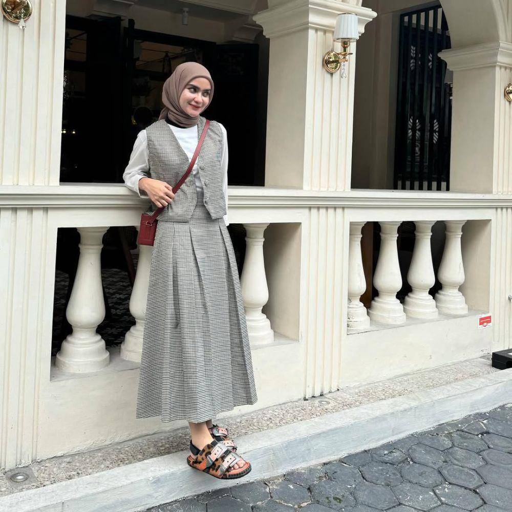 Inspirasi OOTD ala Helwa Bashel (instagram.com/helwabasheel)