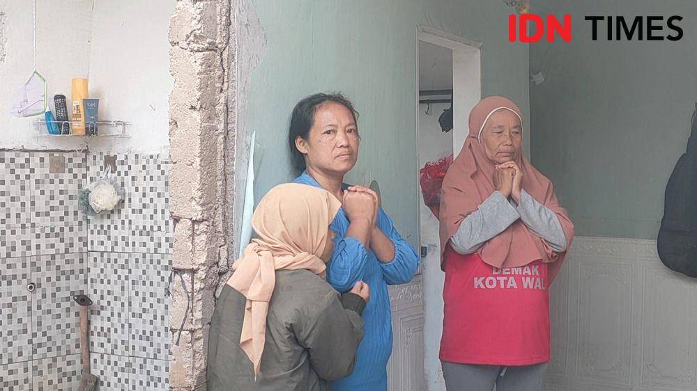 Korban banjir di Kampung Pensiunan, Desa Tugu Selatan, Kecamatan Cisarua, Kabupaten Bogor, Jawa Barat saat ditemui, Jumat (7/3/2025). (Linna Susanti/IDN Times).
