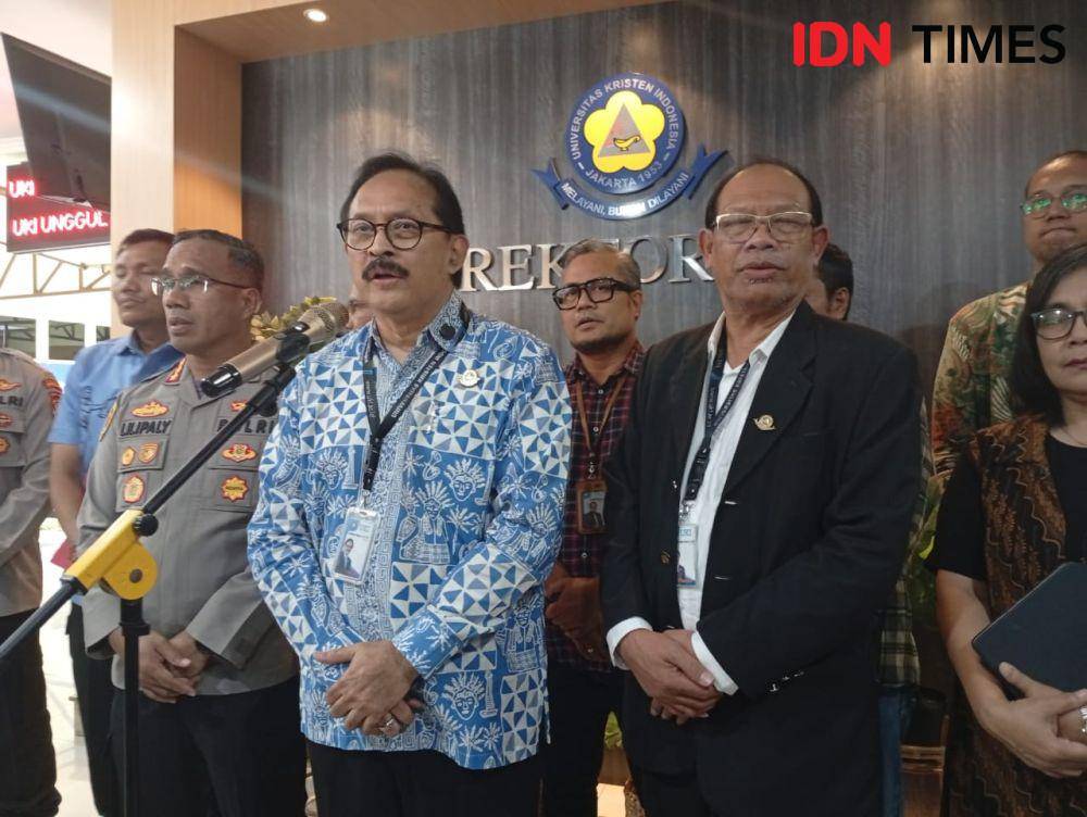 Rektor UKI Dhaniswara dalam konpers, Jumat (7/3)20/2024)/IDN Times Dini Suciatiningrum