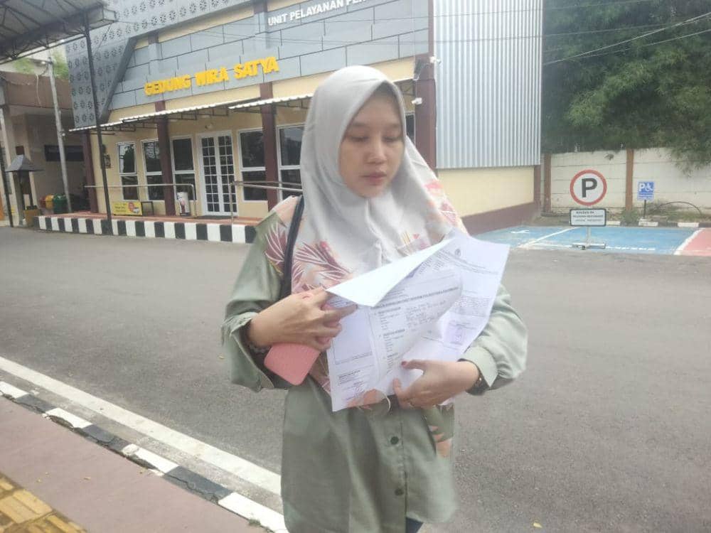 Korban Amalia Syafitri (27) melaporkan dugaan penipuan ke SPKT Polrestabes Palembang (Dok: Polrestabes Palembang)