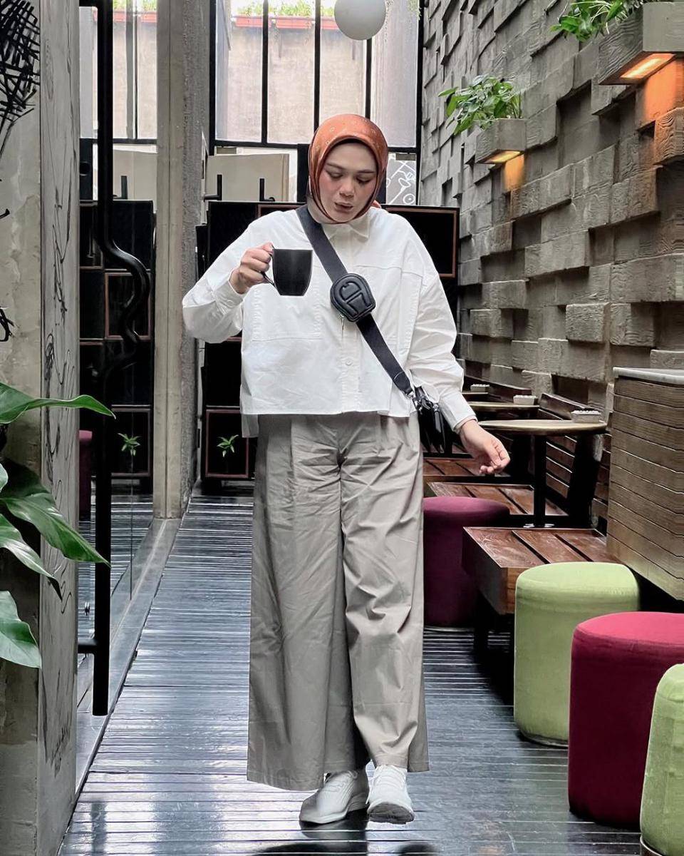 potret ide OOTD bergaya kasual versi colorful ala Zulin Aziz (instagram.com/zulinaziz)