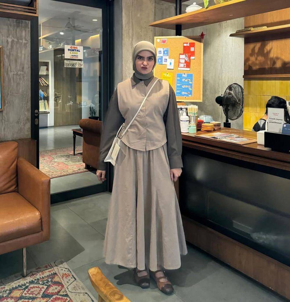 Inspirasi OOTD ala Helwa Bashel (instagram.com/helwabasheel)