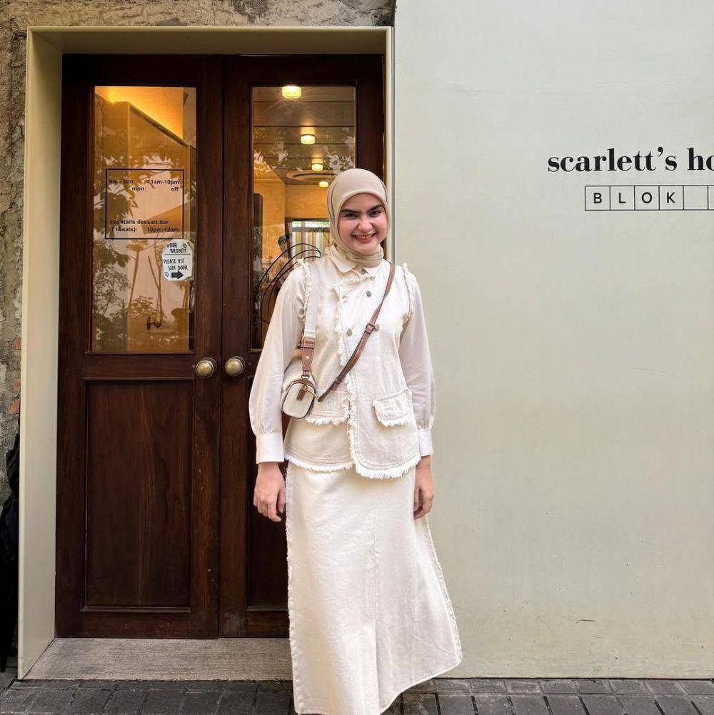Inspirasi OOTD ala Helwa Bashel (instagram.com/helwabasheel)