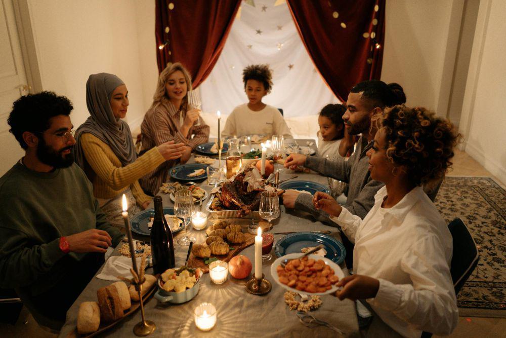 5 Kebiasaan Buruk Saat Bukber yang Sering Dilakukan, Hindari