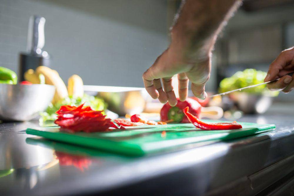 ilustrasi membuat hot pot (pexels.com/Kampus Production)