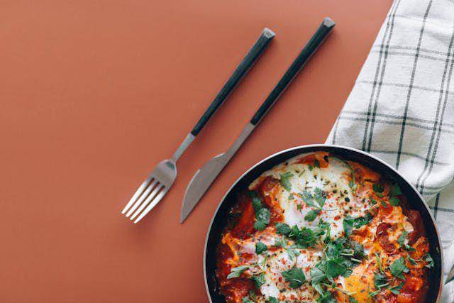 telur ceplok sambal terasi (pexels.com/Nataliya Vaitkevich)