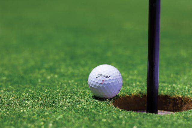 llustrasi bermain golf (pexels.com/visit)