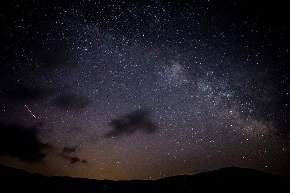 ilustrasi hujan meteor Gamma Normid (pexels.com/Vittorio Staffolani)