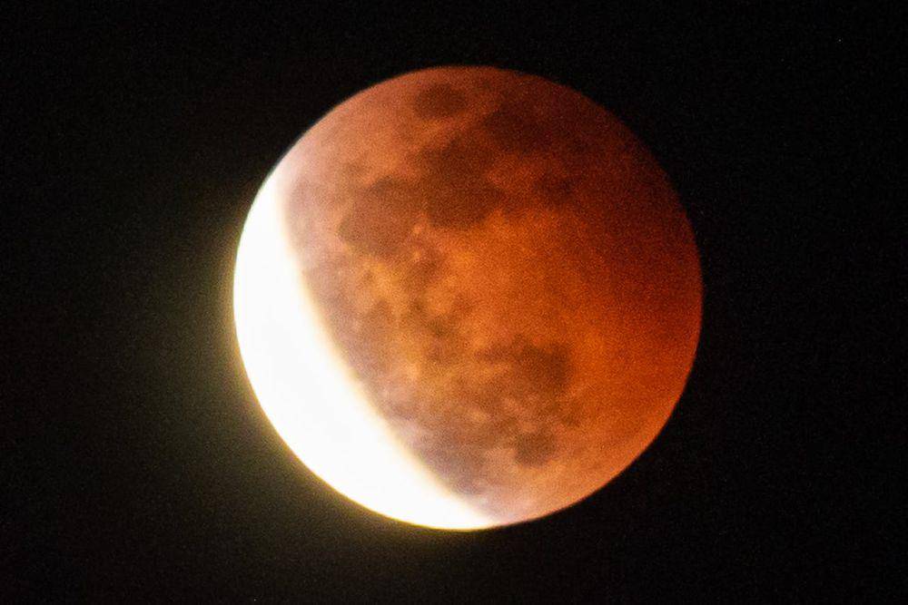 ilustrasi gerhana bulan total (pexels.com/Vu Bui)