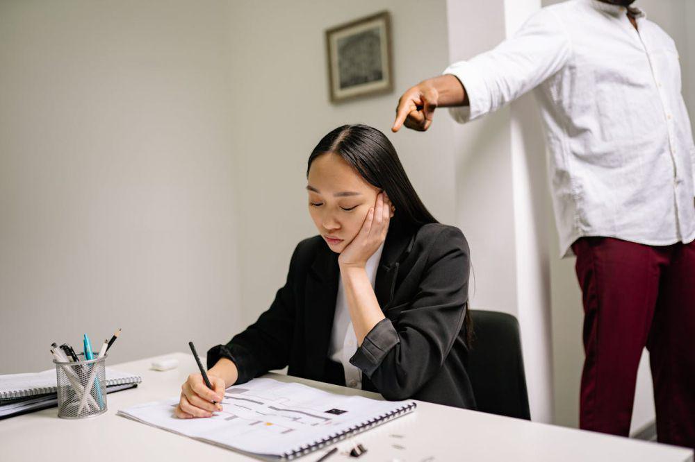 3 Tanda Kamu Menghadapi Tall Poppy Syndrome di Kantor, Waspada!