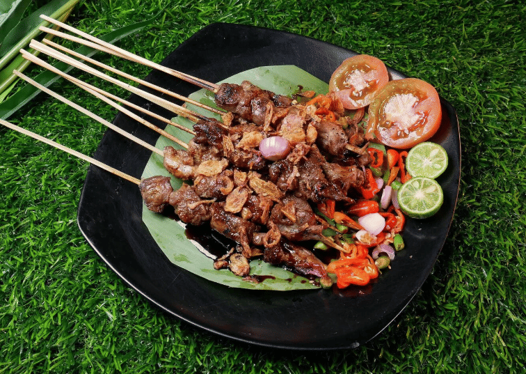 ilustrasi sate maranggi (vecteezy.com/widi.igr584031)