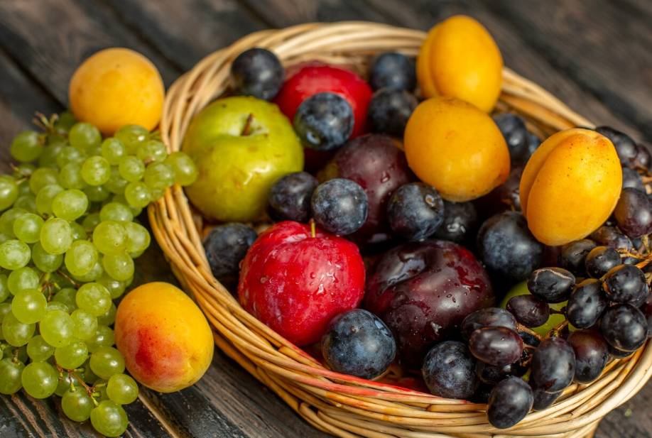 ilustrasi buah segar (freepik.com/KamranAydinov)