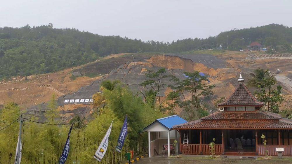 Tebing bendungan Bagong di Trenggalek yang alami longsor. IDN Times/ istimewa